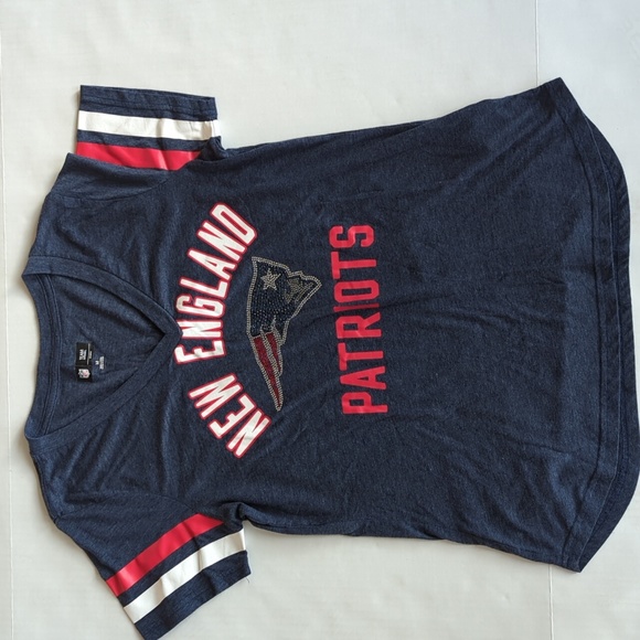 NFL Team Apparet New England Patriots Embellished V Neck Tee Shirt M Blue Red - Picture 11 of 16